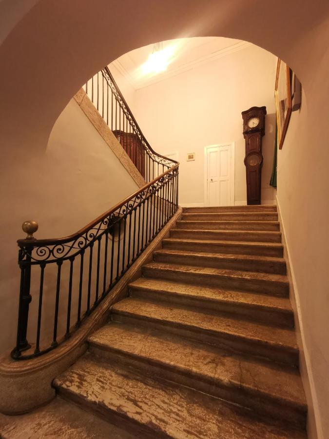 Couette-café Maison De L'aguze 3*